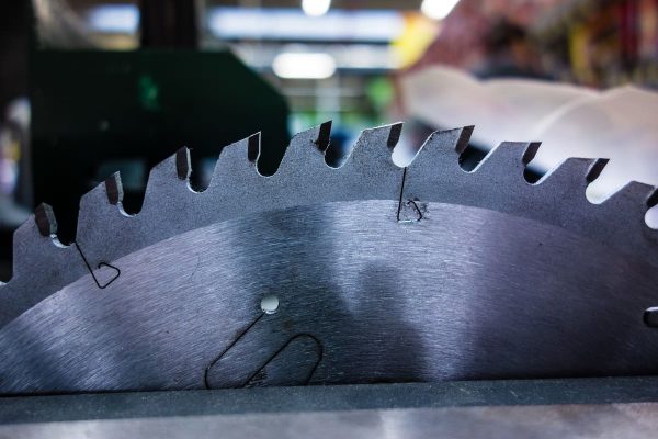 How to Sharpen Table Saw Blades: A Complete Guide